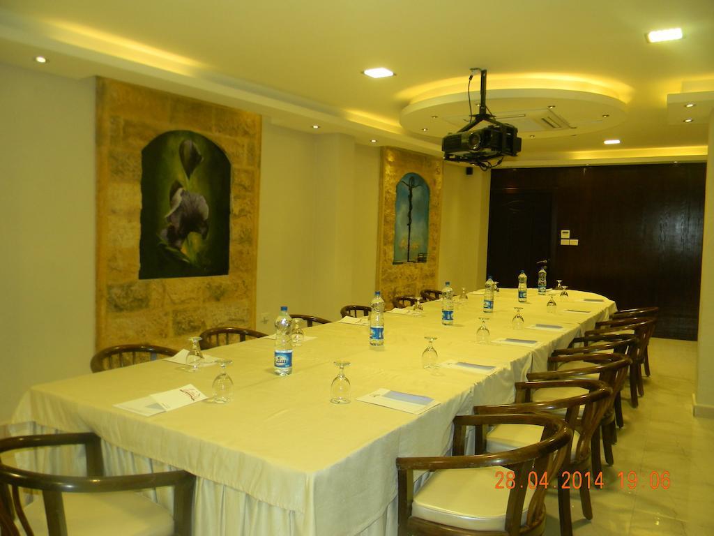 Saint John Hotel Madaba Esterno foto