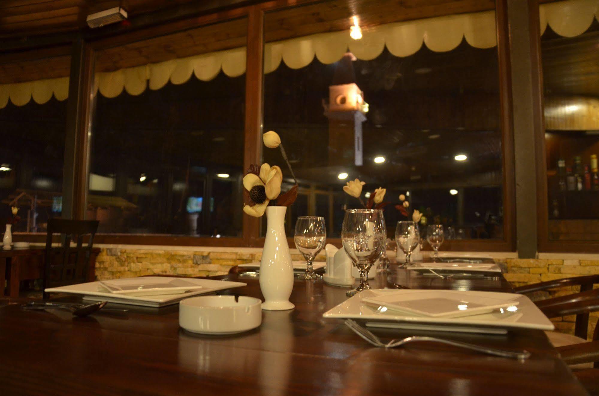 Saint John Hotel Madaba Esterno foto