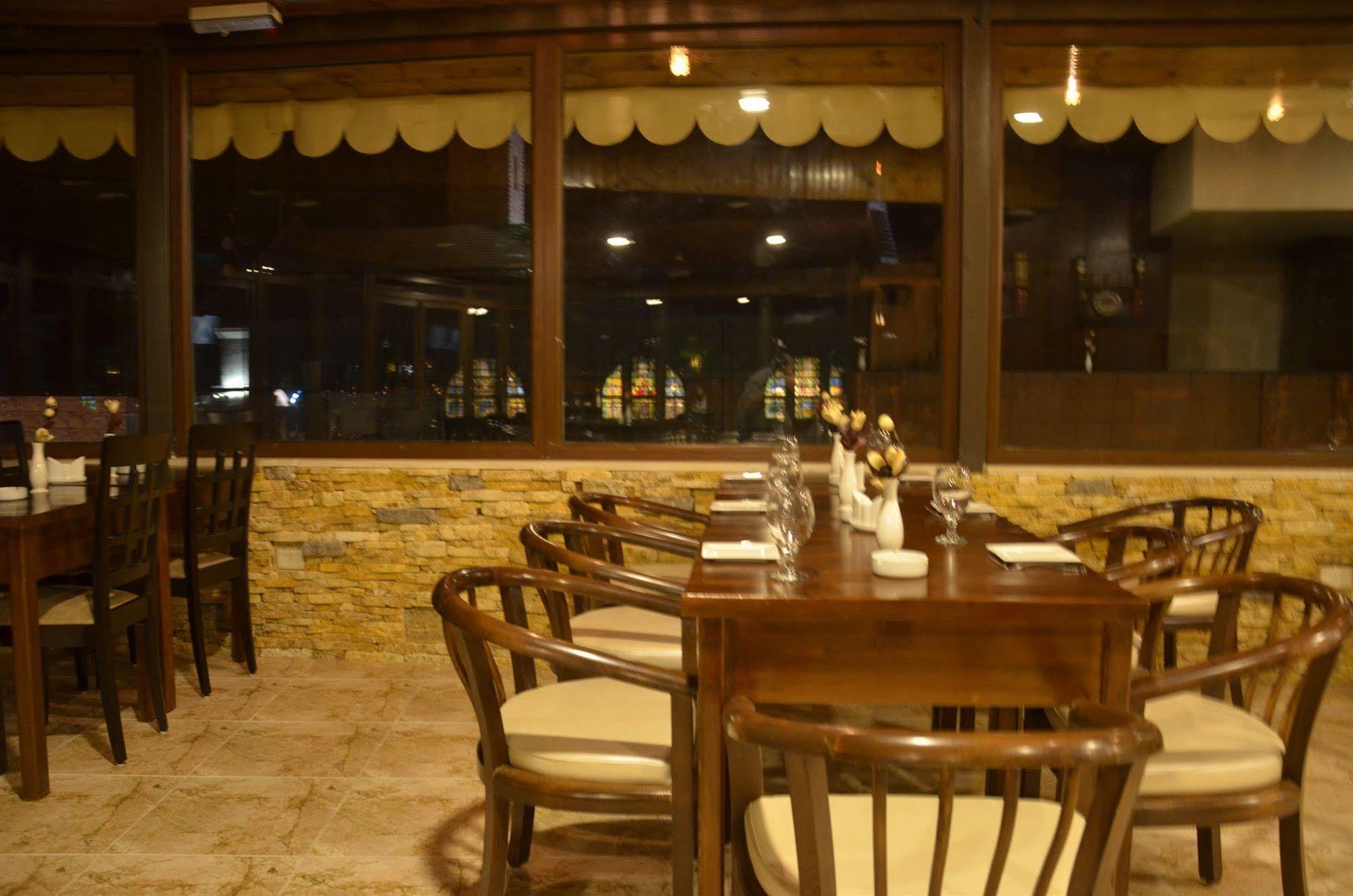 Saint John Hotel Madaba Esterno foto